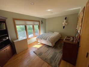 5 habitaciones, escritorio, wifi y ropa de cama