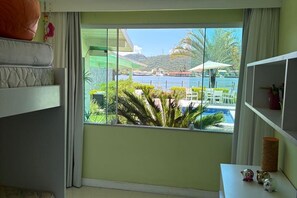 5 bedrooms, WiFi, bed sheets