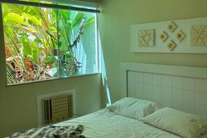 5 bedrooms, WiFi, bed sheets