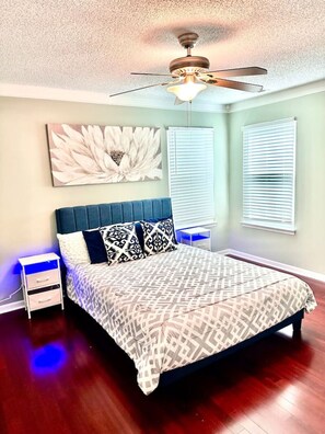 2 habitaciones, escritorio, tabla de planchar con plancha y wifi gratis 