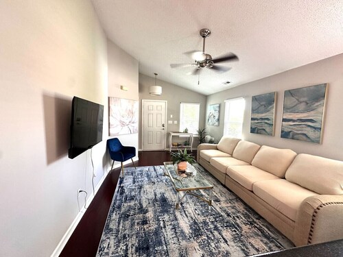 Modern comfort, 2BR/2BA Retreat