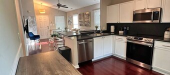 Modern comfort, 2BR/2BA Retreat