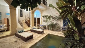 Pool - Moroccan house in the center with pool and rooftop terrace (Santa Marta)
