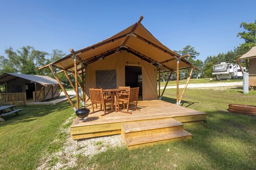 A Calm and Cozy Lakeside Glamping Retreat Awaits