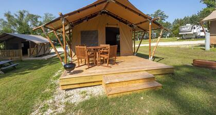 A Calm and Cozy Lakeside Glamping Retreat Awaits