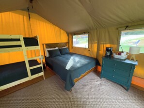 1 bedroom, Internet, bed sheets - Find a Gentle, Cozy Retreat Beside Lake Livingston (Onalaska)