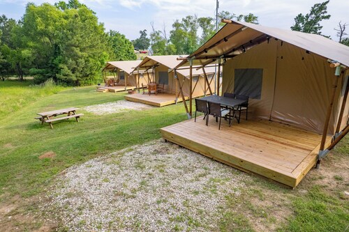 Find a Gentle, Cozy Retreat Beside Lake Livingston