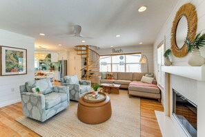 TV, fireplace, video games, books - Walk to Gulf: Luxe Luau-Themed Gem in Holmes Beach (Holmes Beach)