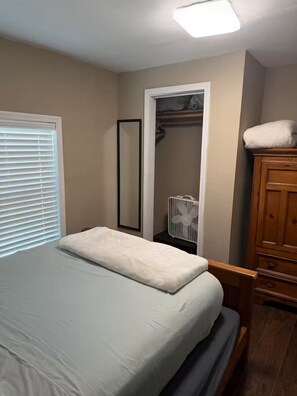 1 bedroom, desk, free WiFi, bed sheets