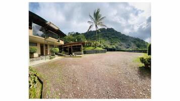 Fachada da propriedade