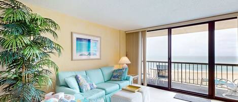 Tv, dvd-spelare, böcker och ett filmbibliotek