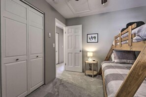 4 bedrooms, iron/ironing board, internet, bed sheets - Spacious 4-Bedroom Townhome in Avon, CO (Avon)