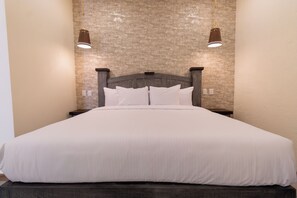 Suíte júnior | Roupas de cama premium, cofres nos quartos, Wi-Fi de cortesia