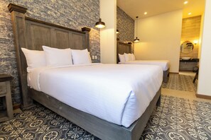 슈피리어 스위트, 마당 전망 | 고급 침구, 객실 내 금고, 무료 WiFi, 침대 시트