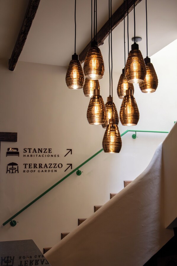 Televisor intel·ligent de 50 polzades amb canals per satèl·lit