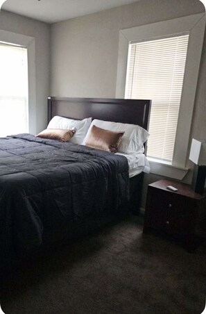 2 chambres, fer et planche à repasser, Wi-Fi, draps fournis