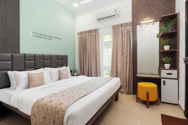 Habitación Premium | Ropa de cama de alta calidad y escritorio