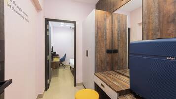 Phòng Superior | Bộ đồ giường cao cấp, bàn, khu vực làm việc phù hợp cho laptop