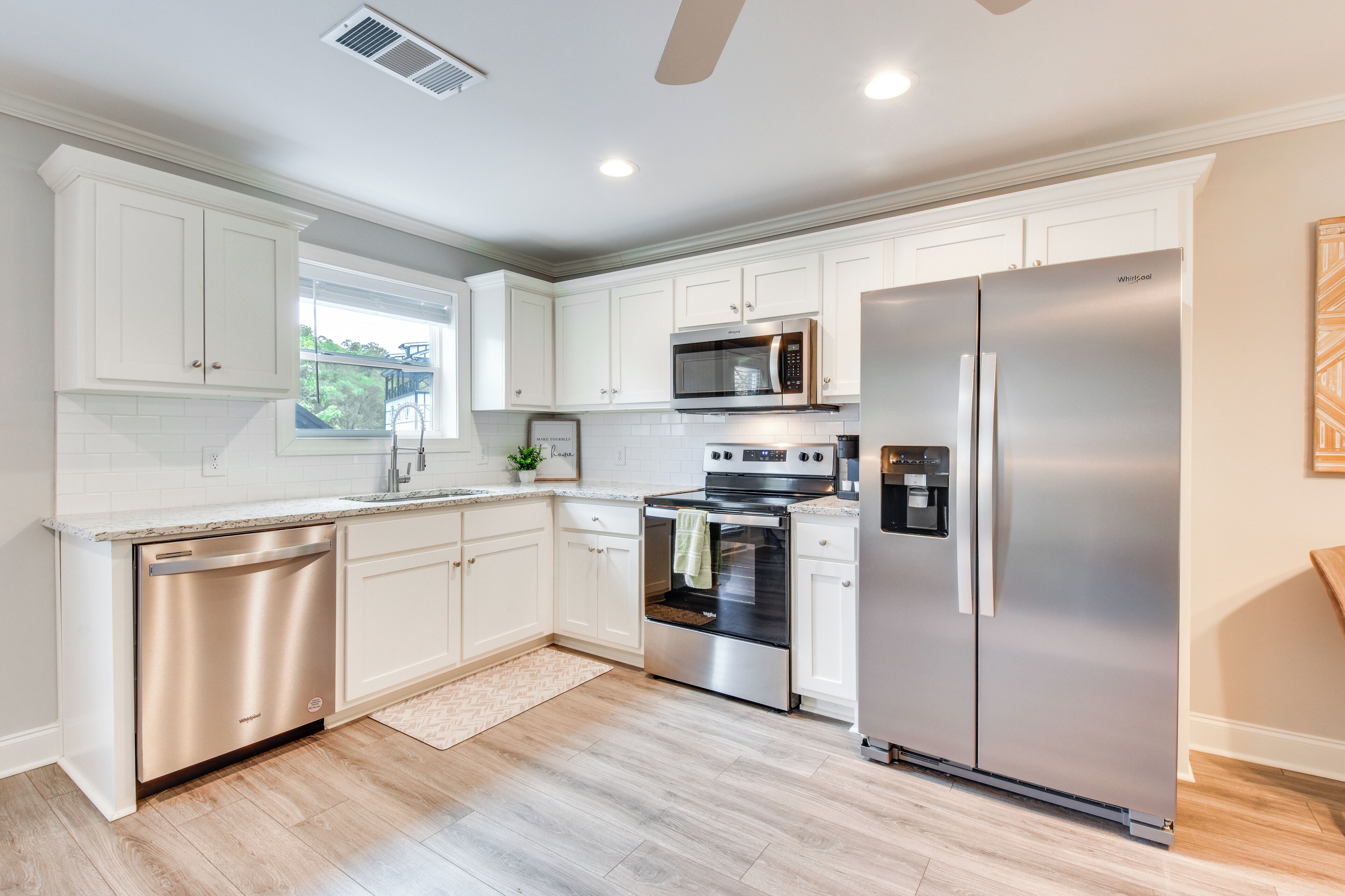 Fridge, microwave, stovetop, dishwasher