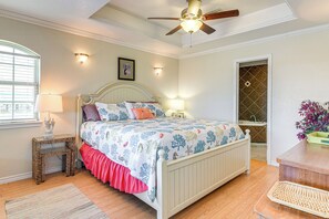 4 bedrooms, Internet, bed sheets - Intracoastal Views & Deck: Surfside Beach Home (Surfside Beach)