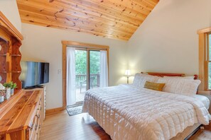 2 bedrooms, desk, iron/ironing board, Internet - Game Room & 3-Story Deck at Lake Hiwassee Hideaway (Murphy)