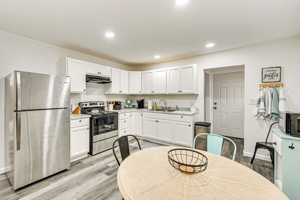 Fridge, microwave, stovetop, coffee/tea maker