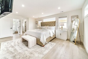 5 bedrooms, iron/ironing board, WiFi, bed sheets - 4 Mi to Dtwn: Modern Tacoma Home w/ Spacious Yard (Tacoma)