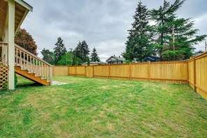 Property grounds - 4 Mi to Dtwn: Modern Tacoma Home w/ Spacious Yard (Tacoma)