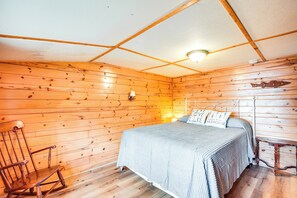 4 bedrooms, desk, iron/ironing board, internet - Private Dock, Deck & Yard: Deerskin Lake Retreat! (Eagle River)