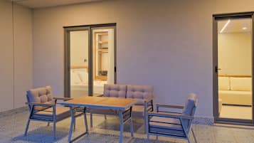 Premium Studio, Garden View | Terrace/patio