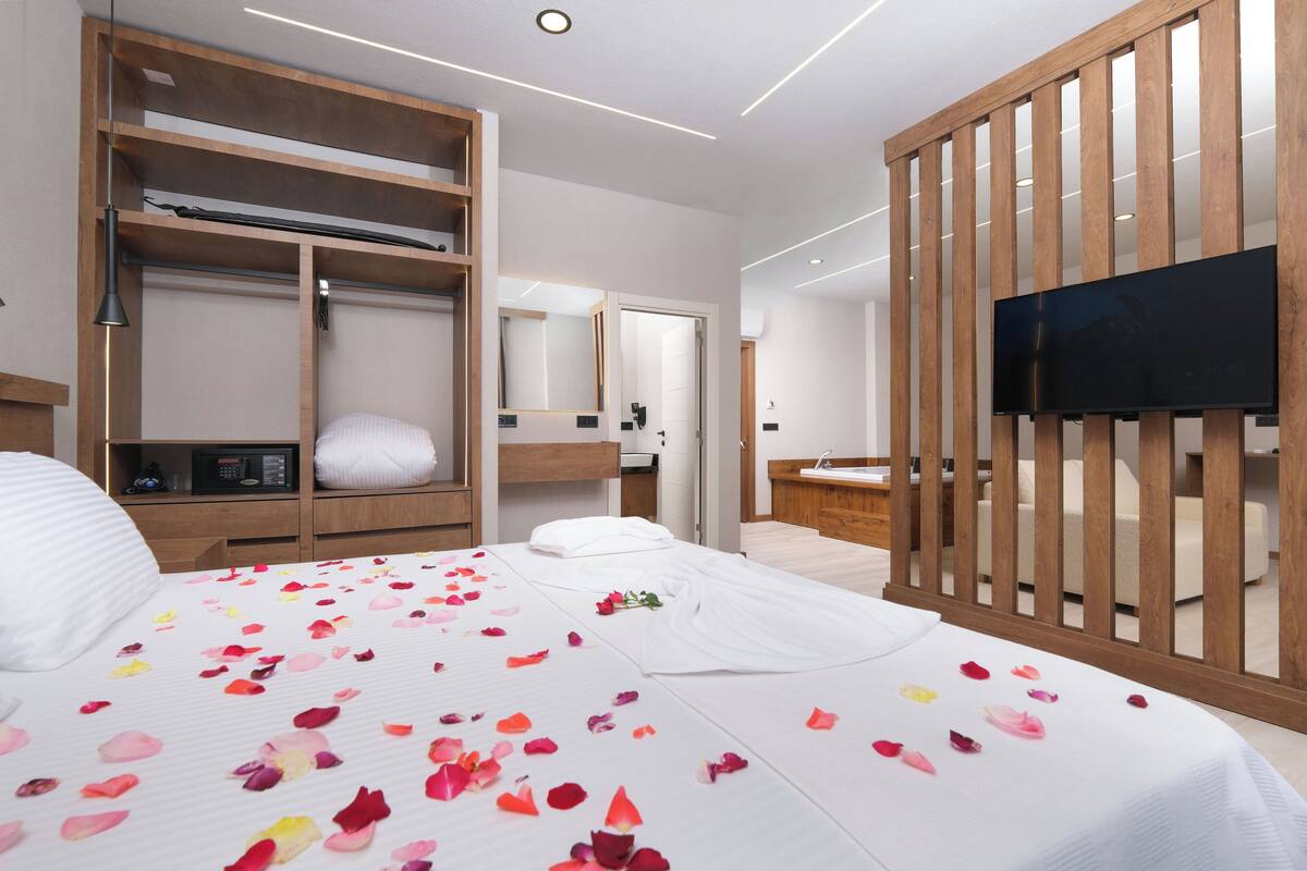 Studio – premium, hageutsikt | Minibar, safe på rommet, blendingsgardiner og lydisolert