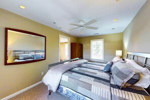 2 bedrooms, iron/ironing board, internet, bed sheets