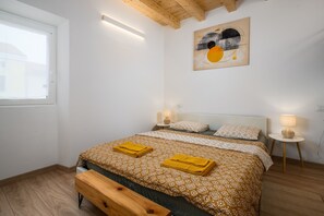 2 chambres, fer et planche à repasser, Wi-Fi gratuit, draps fournis