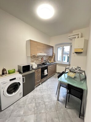 Microwave, oven, stovetop - Modern and cozy apartment, perfect for a city getaway! (Genova)