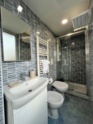 Modern and cozy apartment, perfect for a city getaway!