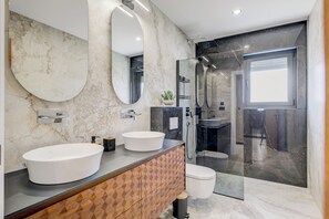 Deluxe Villa | Bilik Mandi