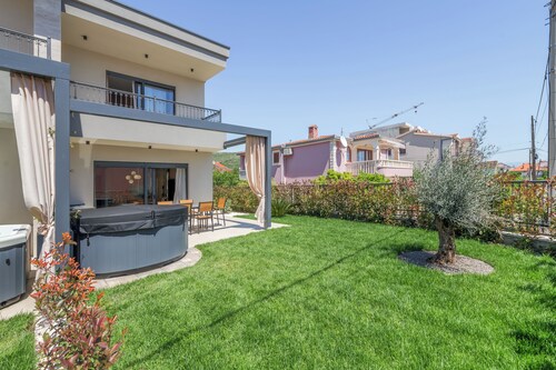 Villa Trixie - Green Garden Villas