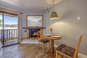 Dining - Big Bear Lake Front Lodge (Big Bear Lake)