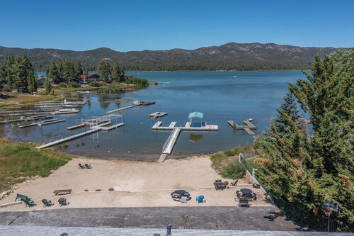 Big Bear Lake Front Lodge