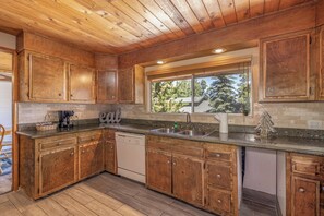 Unclassified image, 5 of 7, button - Cabin Suite, 2 Bedroom (Big Bear Lake)
