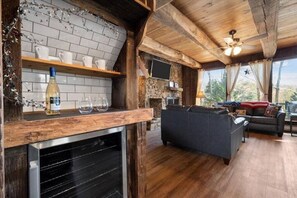 Smart TV, fireplace - Mountain House -Black Diamond Chalet (Champion)