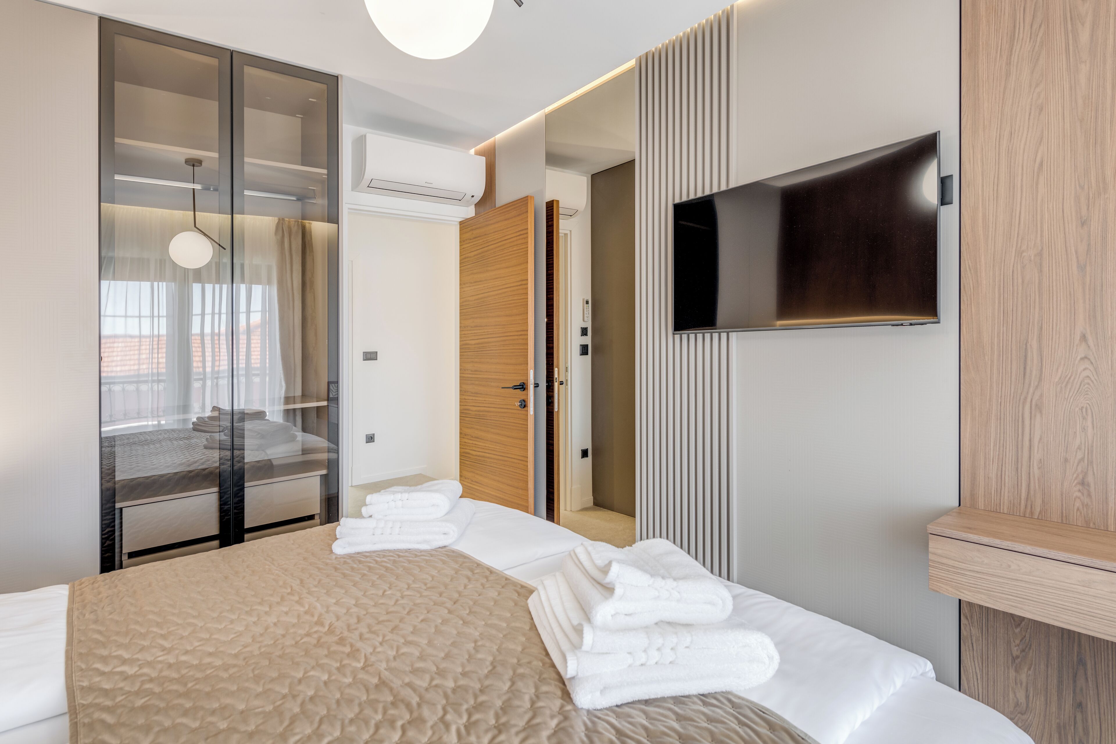 Villa – deluxe | Sengetøy av topp kvalitet, safe på rommet og strykejern/-brett