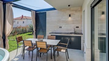 Deluxe Villa | Terrace/patio
