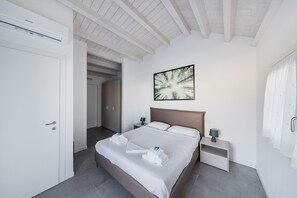 3 bedrooms, iron/ironing board, travel cot, free WiFi