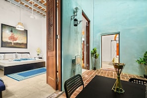 4 bedrooms, desk, iron/ironing board, free WiFi