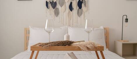 2 bedrooms, desk, iron/ironing board, WiFi