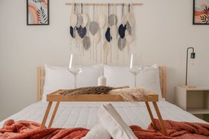 2 bedrooms, desk, iron/ironing board, WiFi