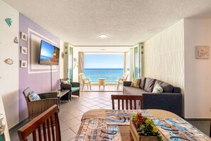 Interior - Captain’s Beachfront Pool and Parking (Luquillo)