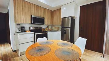 Fridge, microwave, oven, stovetop