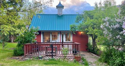 Cozy studio in gorgeous Salmon with AC, WiFi, Hot tub